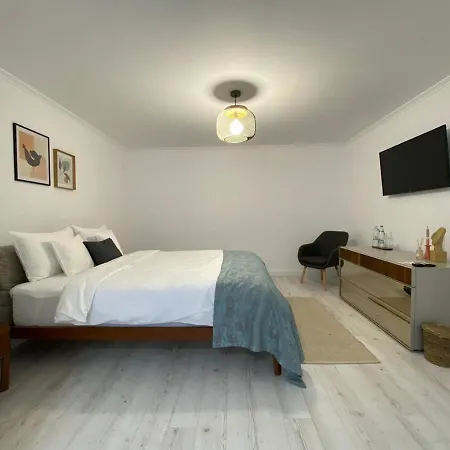 Cosy Apartments & Bistro Pufesti Extérieur photo