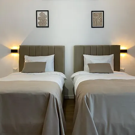 Cosy Apartments & Bistro Pufesti Extérieur photo